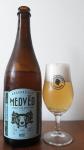 Krkonossky medved - Single Hop Brut IPA 10°, Single Hop Brut IPA lahev a sklenice