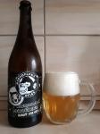 Nachmelena opice - Nachmelena medvedice 13°, Brut IPA lahev a sklenice