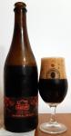 MadCat - Imperial Stout Bordeaux Barrel Aged 20°, Imeprial Stout zrajici v sudech po vine z Bordeaux lahev a sklenice
